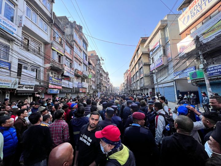 बागबजारकाे सडकमा पार्किङ गर्न नपाउने महानगरकाे निर्णयविरूद्ध व्यवसायी आन्दोलित