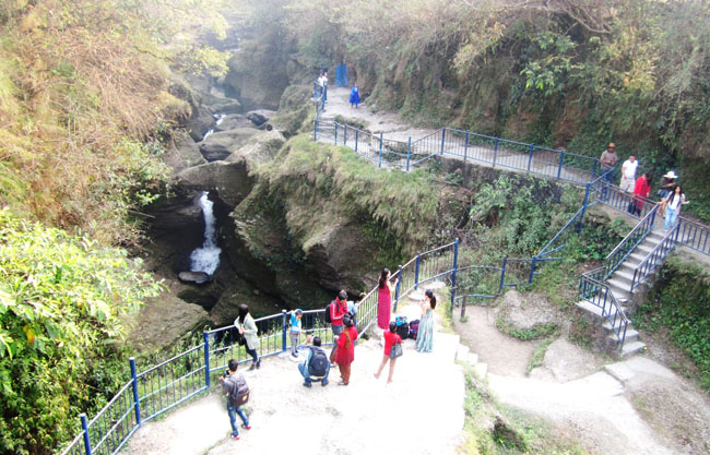 डेभिज फल्स (पातले छाँगो) अवलोकन गर्ने पर्यटक बढे