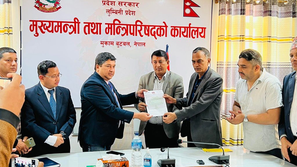 बुटवलबाट प्रदेश राजधानी नसार्न माग गर्दै काँग्रेसले बुझायो ज्ञापन पत्र