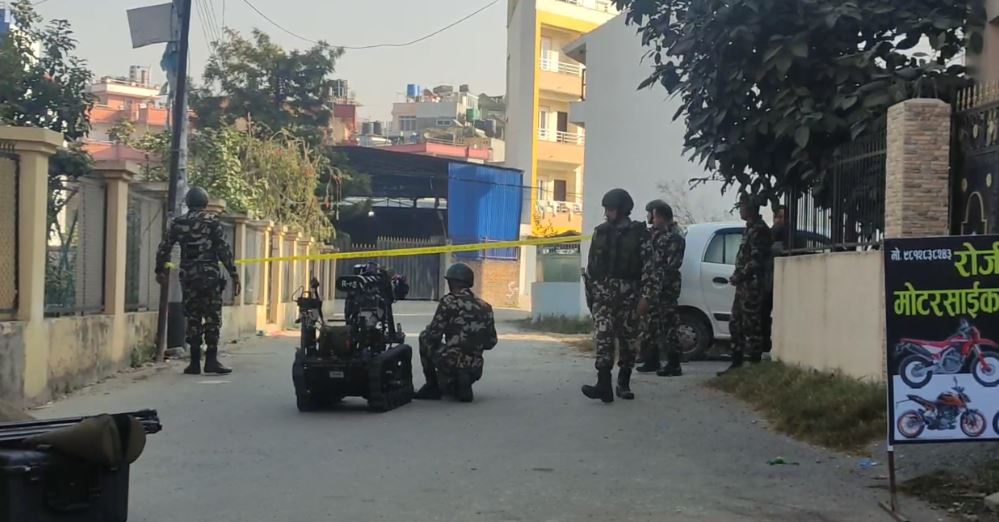 गोकुल बास्कोटाको घरमा फेला परेको वस्तु बम नभएको पुष्टि