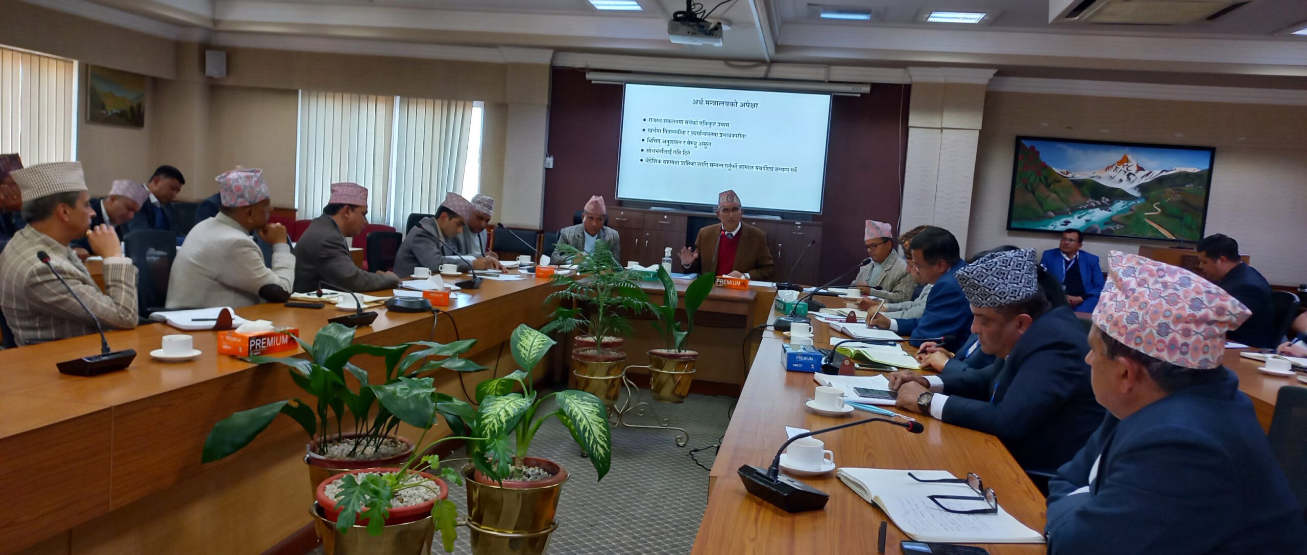 पूँजीगत खर्च तत्काल बढाउन सचिवलाई अर्थमन्त्री पौडेलको निर्देशन