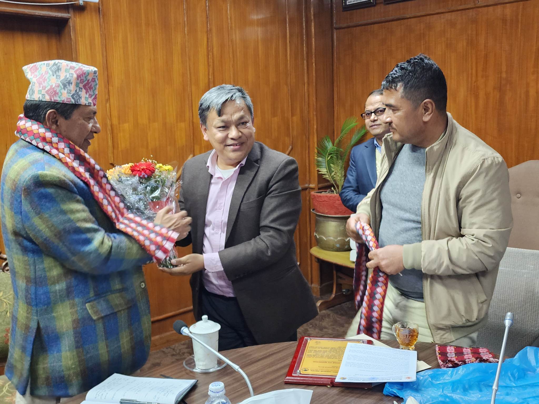 निर्माण उद्योगको समस्या समाधानका लागि पहल गर्छु : भौतिक पूर्वाधार तथा यातायात मन्त्री श्रेष्ठ