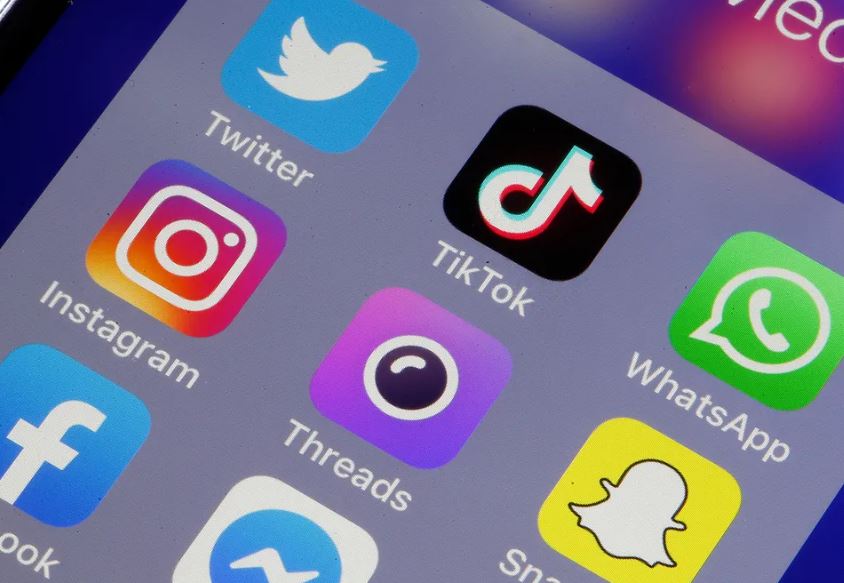 ‘सर्वसाधारण, राष्ट्रपतिदेखि चुनावी प्रचार’ सम्मको चर्चाको थलो बन्दै सामाजिक सञ्जाल