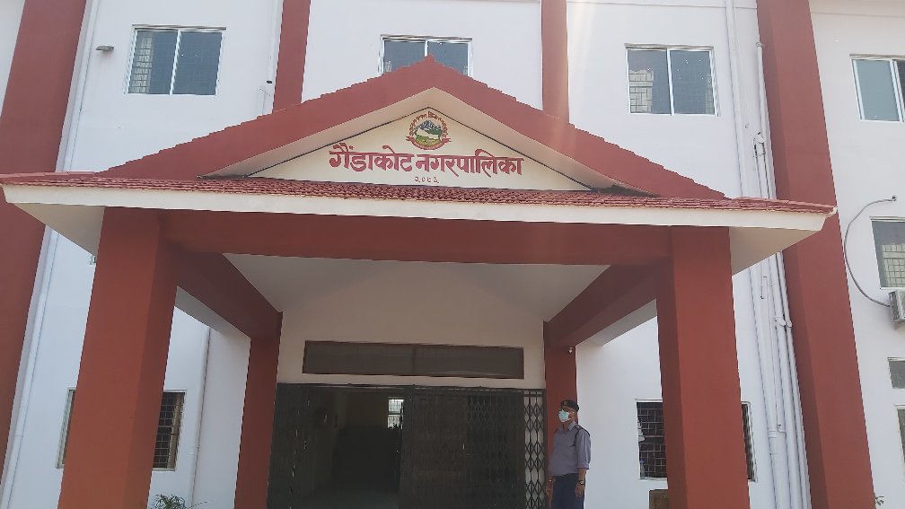 महिला स्वास्थ्य स्वयंसेविकालाई एक लाख रुपैंयाँ दिइने