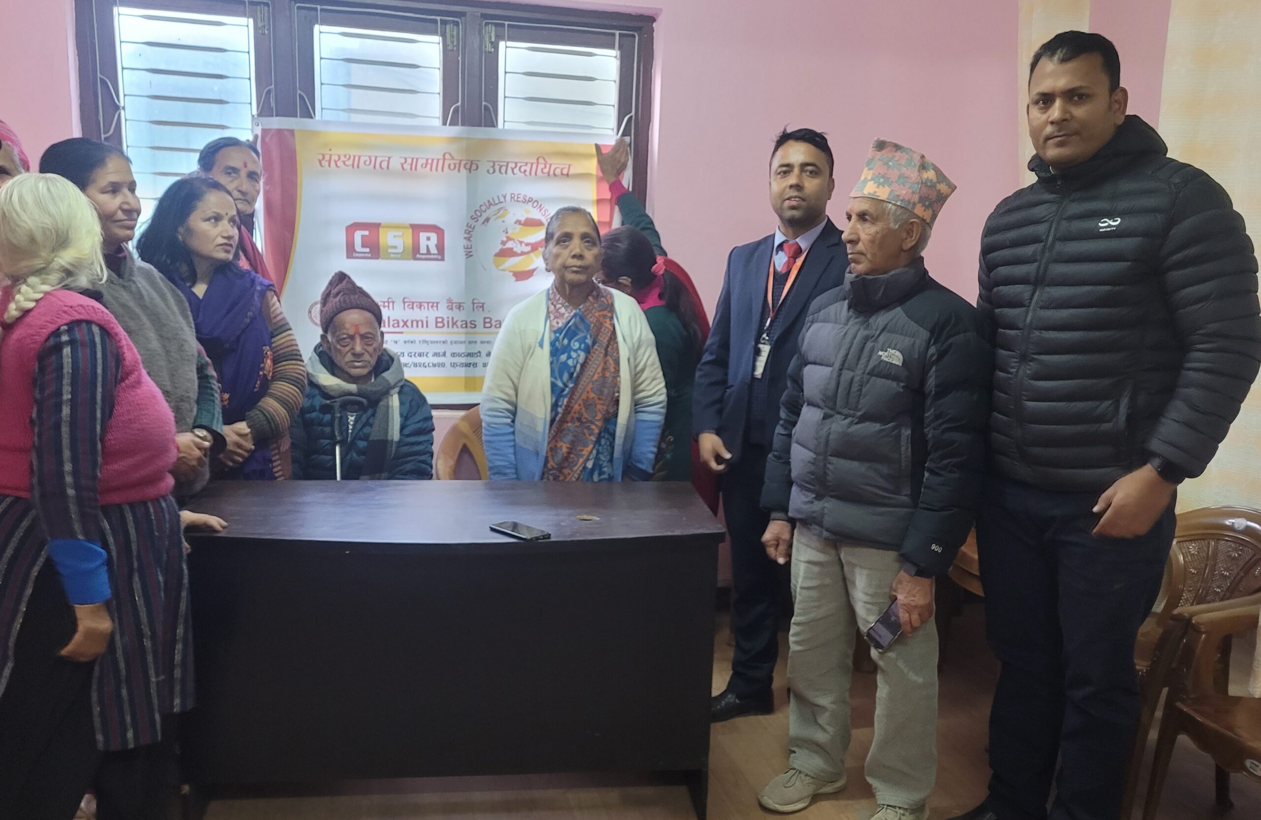 महालक्ष्मी विकास बैंकद्वारा मानव सेवा आश्रमलाई आर्थिक सहयोग