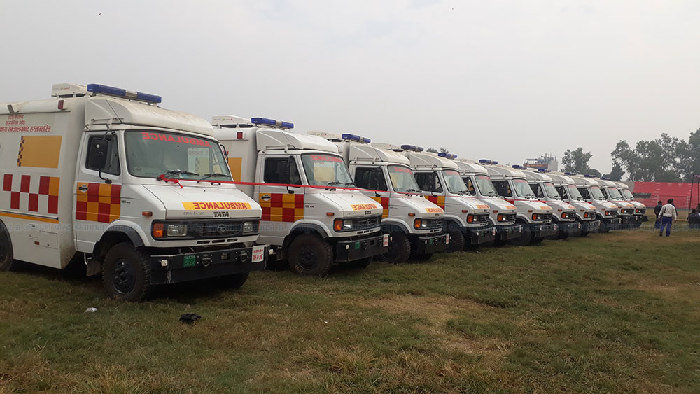 आइ.एफ.आरसीले ४५ एम्बुलेन्स हस्तान्तरण गर्दै