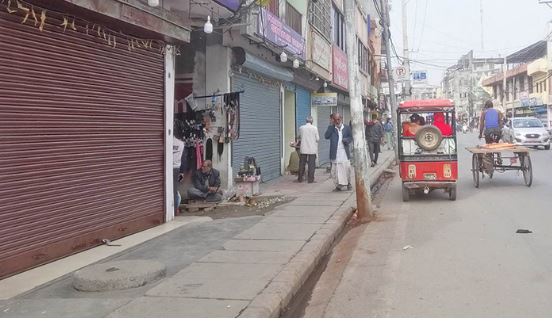 विकल्प नदिई पार्किङ हटाएको भन्दै व्यापारीले गरे बजार बन्द