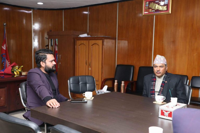 गभर्नर अधिकारी र महानगरका प्रमुखबीच भेटवार्ता  : सहकारी लगायत वित्तिय संस्थाको नियमन,निरिक्षण गर्ने