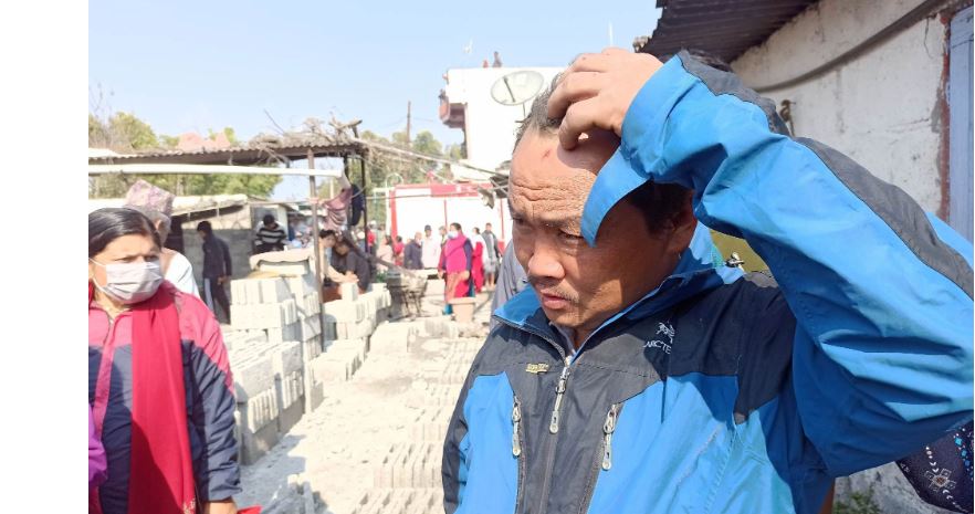 सेतीको खोँचमा माछा मारिरहेका आले भन्छन् : बेलाबेलामा झस्कन्छु