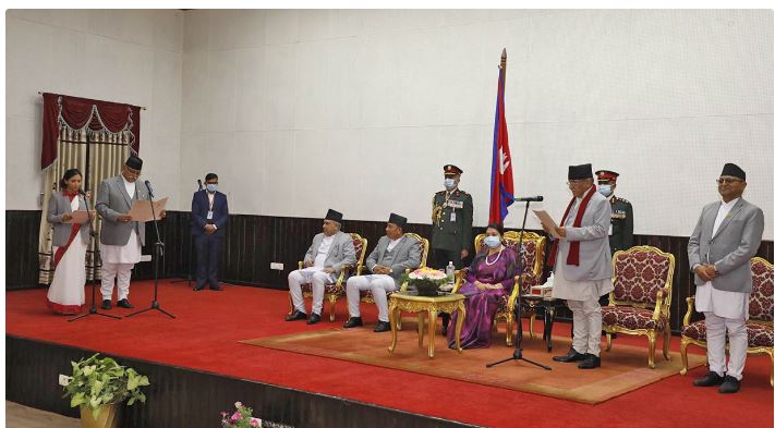 नवनियुक्त मन्त्रीहरूले लिए शपथ, यी हुन् थपिएका मन्त्री