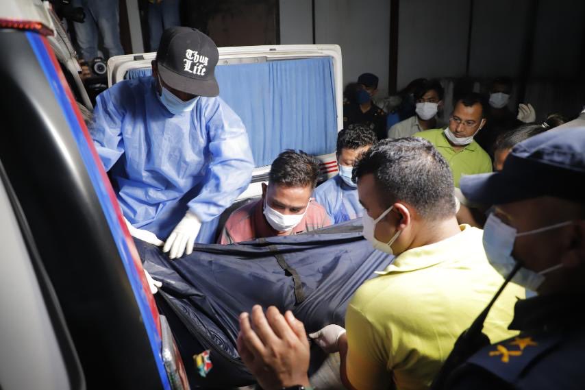 विमान दुर्घटना : विशेषज्ञ टोलीले सुरू गरे शव पोष्टमार्टम