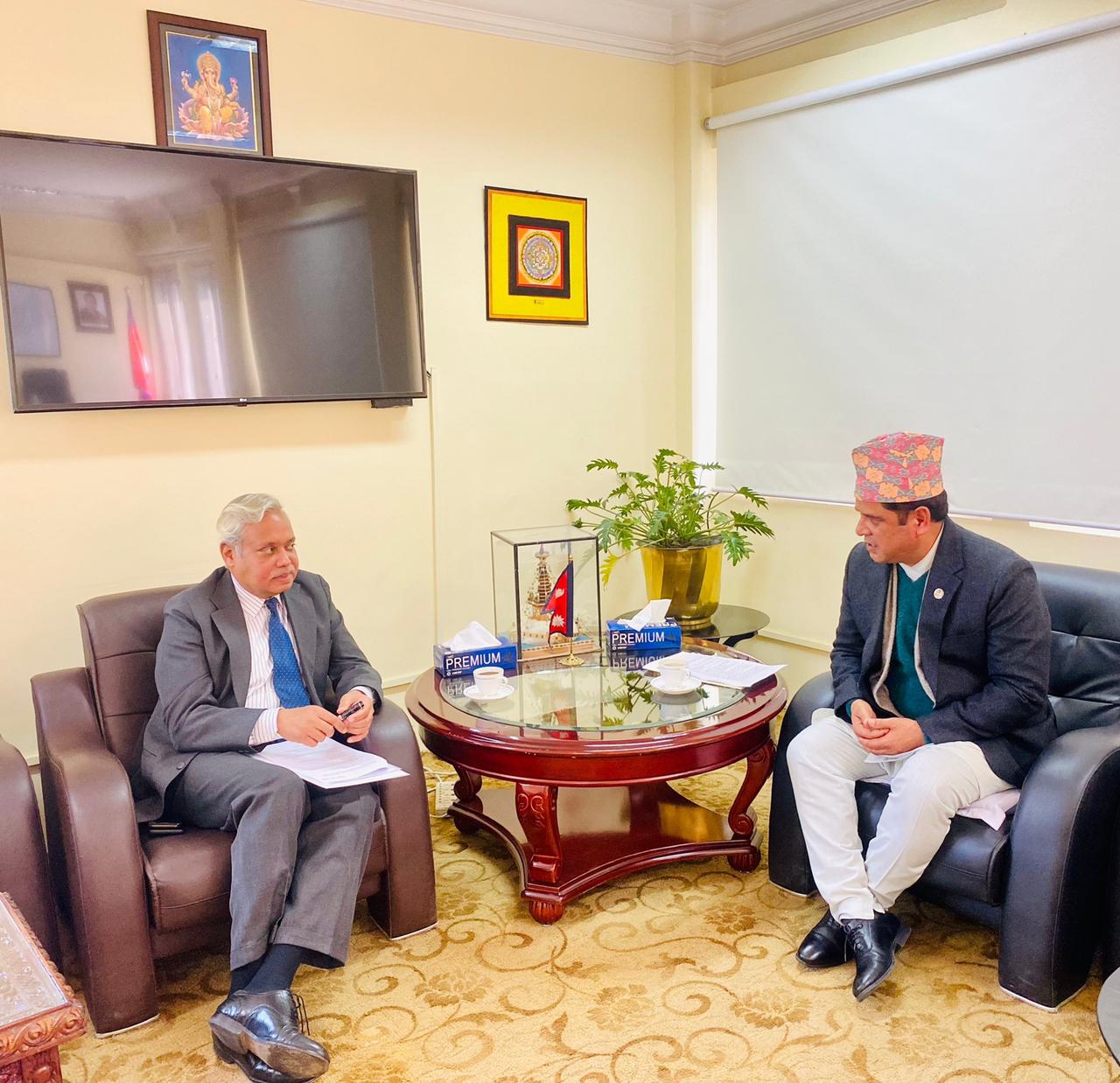 सीमा क्षेत्रमा निर्माणाधीन सुक्खा बन्दरगाहका विषयमा राजदूतलाई मन्त्रीले गराए ध्यानाकर्षण