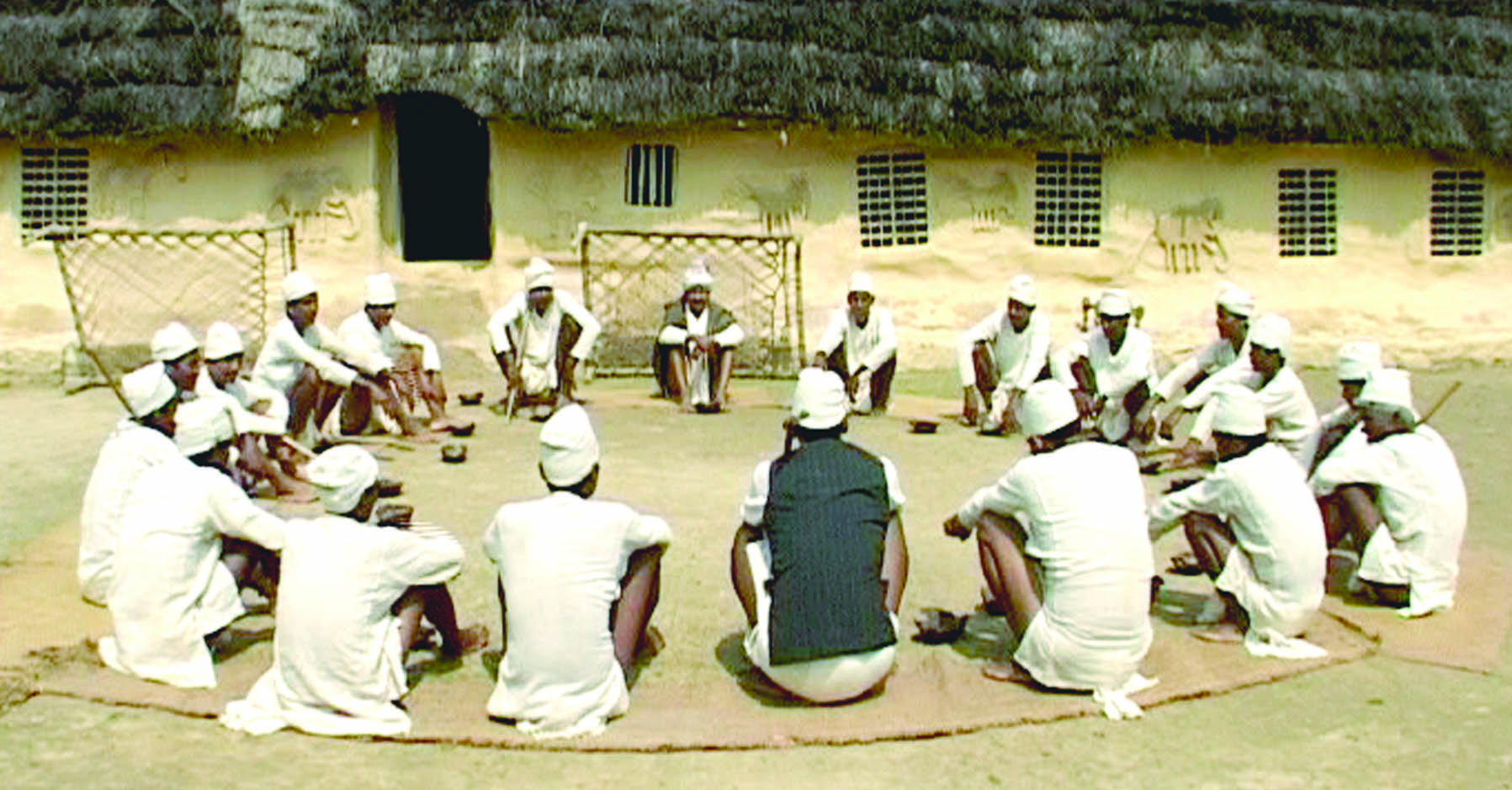 थारू बस्तीमा बरघर छान्ने चटारो, के हो त बरघर