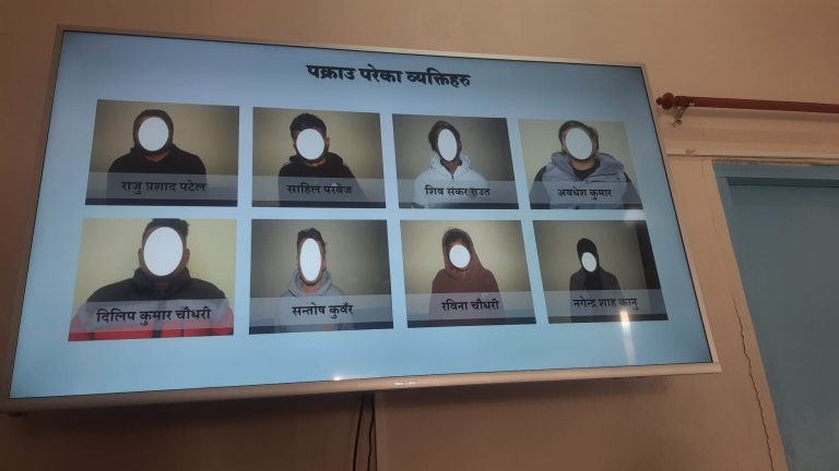 ‘मेरो गल्स’ एप मार्फत मोबाइल बैंकिङ ह्याक ठग्ने आठजना पक्राउ