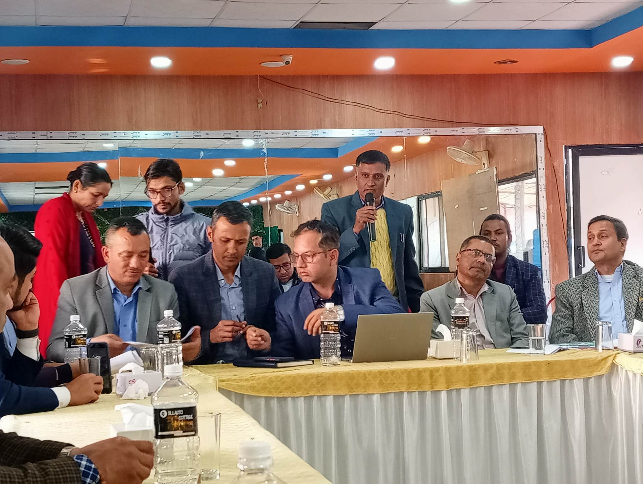 लघुवित्तका ऋणी आन्दोलित, नियामक भन्छ: आन्दोलन गरेर ऋण मिनाहा हुँदैन