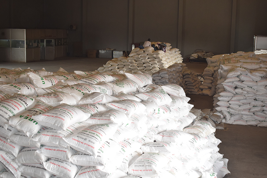 रासायनिक मलमा अनुदान घटाएपछि कृषि मन्त्रालयले भन्याे : कालोबजारी नहोस् भनेर मूल्य बढ्याे