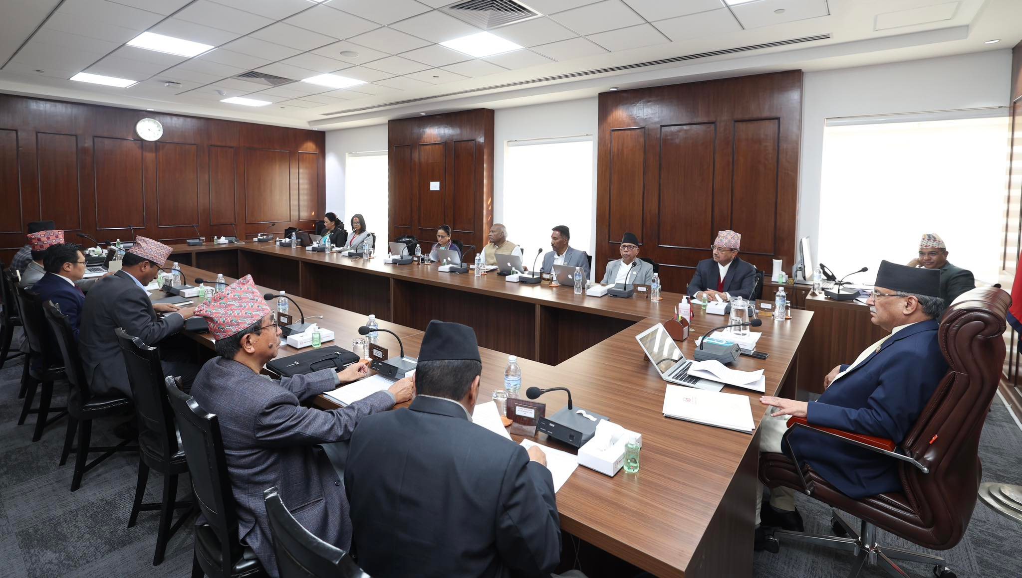 मन्त्रीहरुलाई प्रधानमन्त्री प्रचण्डको निर्देशन: खादामालामा भुल्ने समय छैन, परिणाम दिनेगरी काम गरौँ