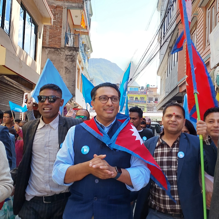 तनहुँ १ मा स्वर्णिम वाग्लेले गरे मनोनयन दर्ता