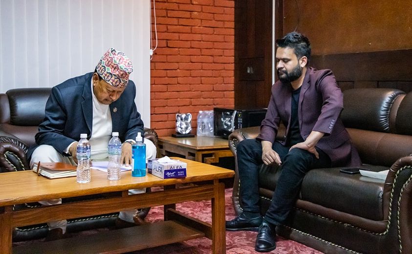 मन्त्रीले ६८ स्वास्थ्य संस्थाको प्रशासन बन्द नगराए आफै बन्द गराइदिने बालेनको चेतावनी