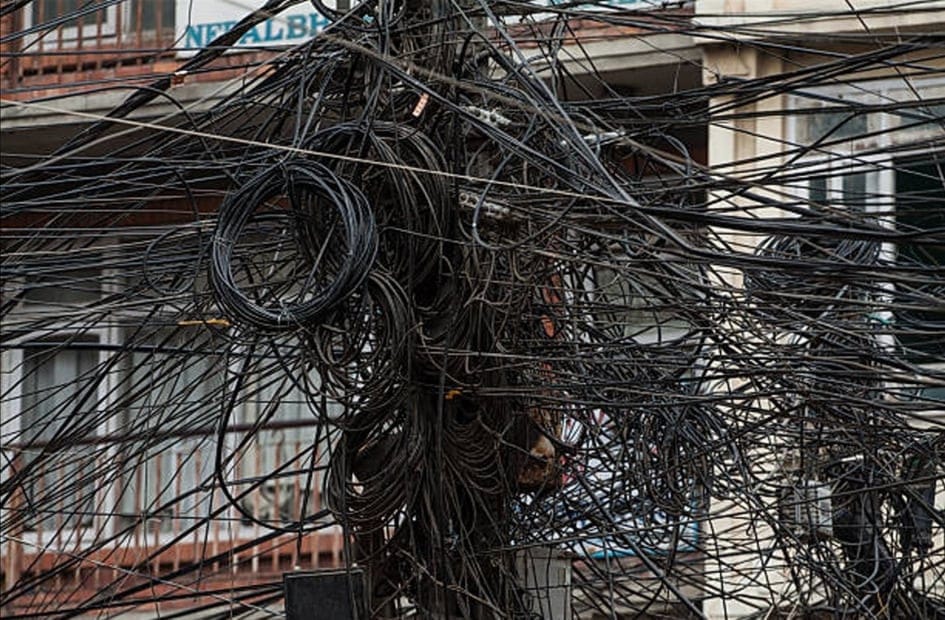 काठमाडौँ महानगरपालिकाभित्रका अव्यवस्थित तार हटाउन सुरु