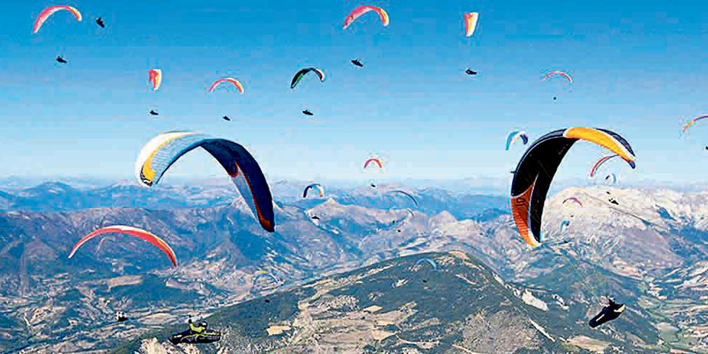 पोखरामा प्याराग्लाइडिङ उडानको शुल्क बढ्यो