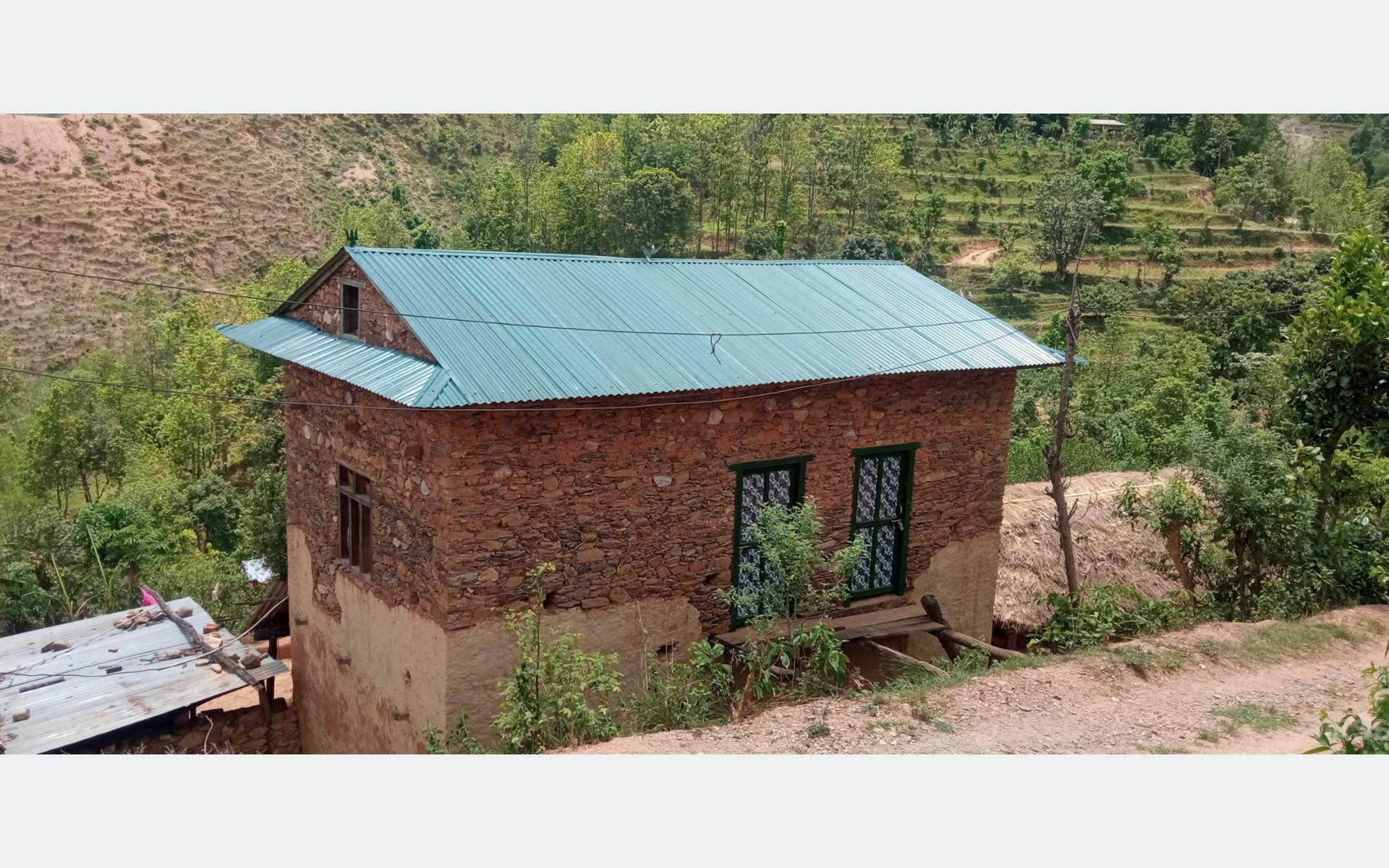 आलेख : खरको छानो फाल्दै जस्ता : खुसी छन् रामपुरवासी आनन्दले बस्दा