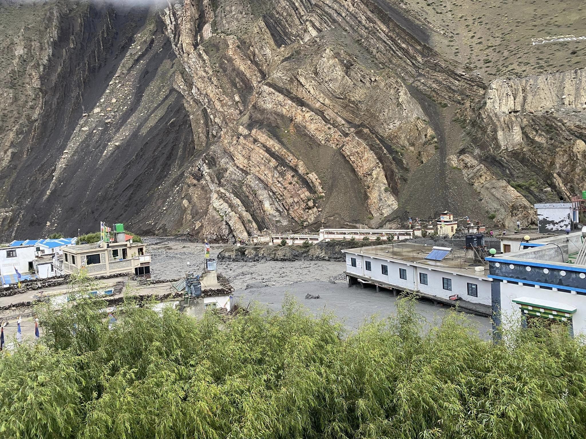 क्षतिग्रस्त कागबेनी (तस्बिरहरू)