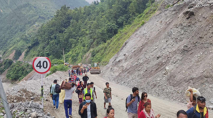 १७ घण्टापछि सञ्चालनमा आयो मुग्लिन–नारायणगढ सडक