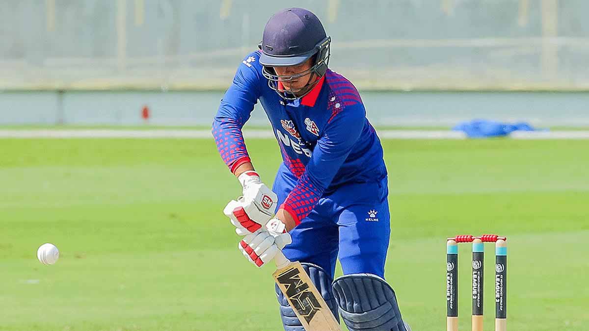 तीन बलमा कुशल मल्ले हाने तीन छक्का