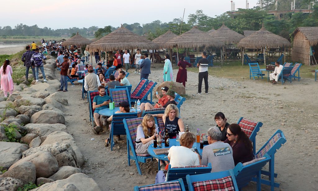 दसैं बिदामा २० हजार बढी पर्यटकले निकुञ्ज घुमे, सौराहामा ९० प्रतिशत विदेशी पर्यटक