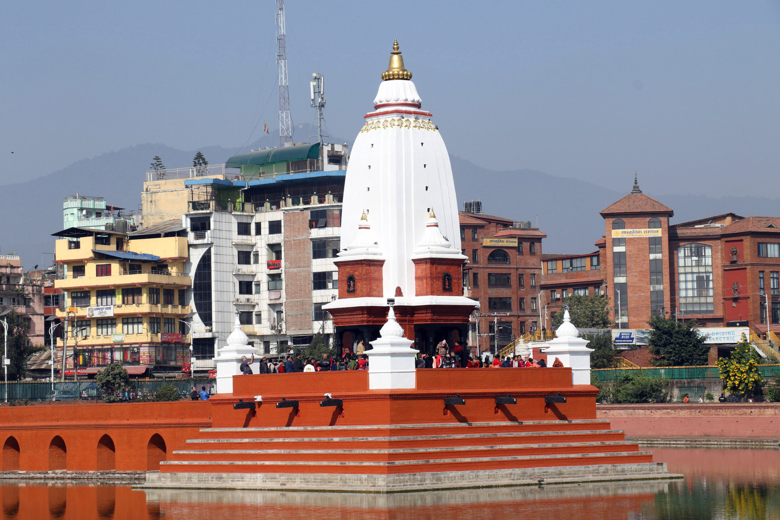 बालगोपालेश्वर मन्दिरमा टीका लगाउनेको भीड (फोटोफिचर)