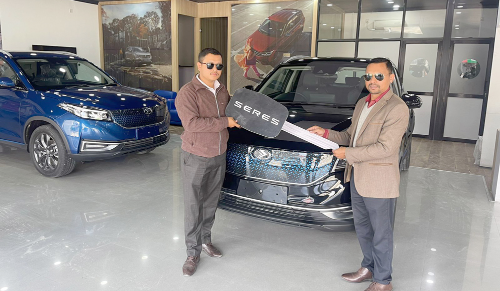 पोखरामा विद्युतीय गाडी सेरेस–३ को डेलिभरी सुरु