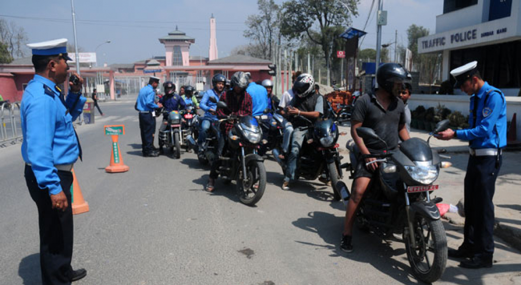 २२५ मोटरसाइकल होल्ड, १६ जना प्रहरी नियन्त्रणमा