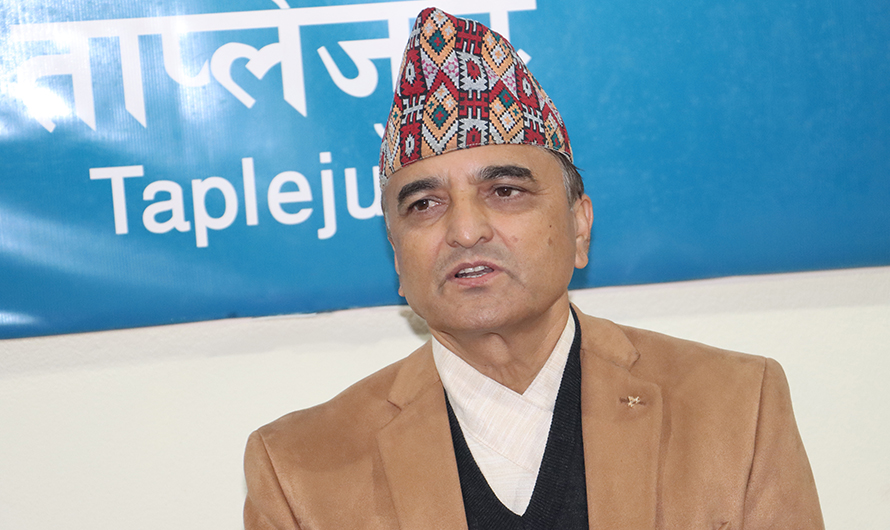 एमाले नेता भट्टराई सवार गाडीमा ढुङ्गा प्रहार, कस्तो छ भट्टराईको अवस्था ?