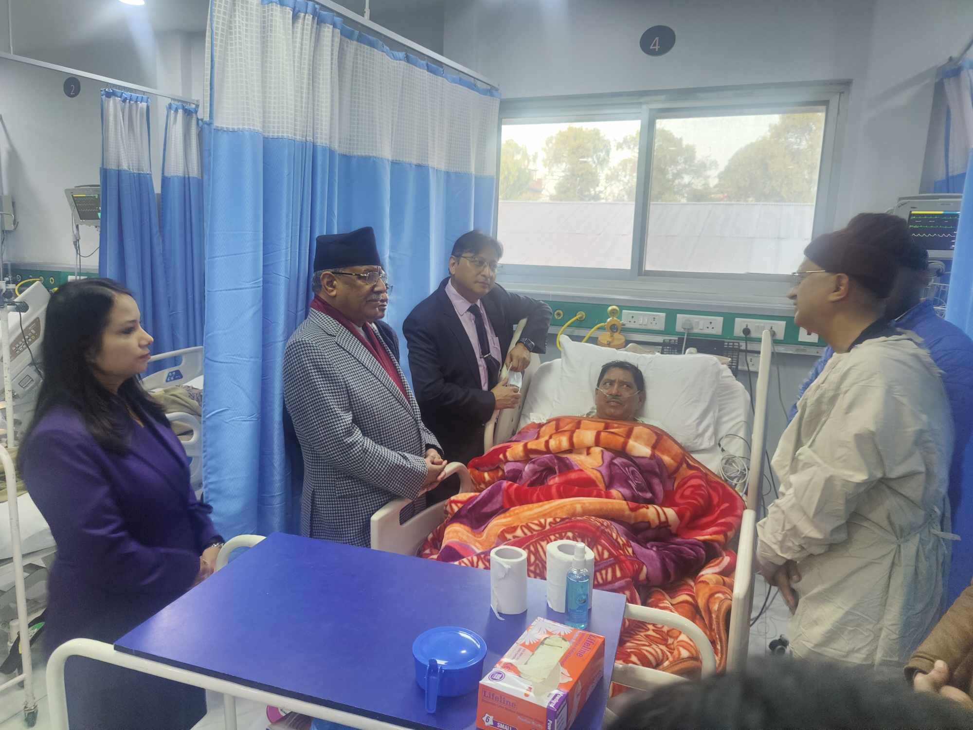 उपप्रधानमन्त्री श्रेष्ठको स्वास्थ्य अवस्था बुझ्न प्रधानमन्त्री प्रचण्ड पुगे गङ्गालाल अस्पताल