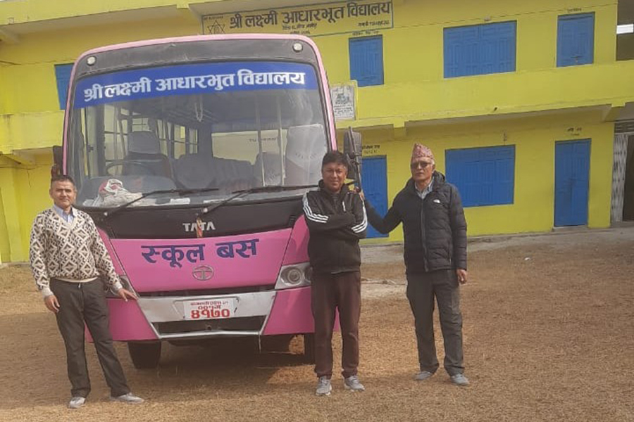 शिवम् सिमेन्ट्सद्वारा विद्यालयलाई स्कुल बस र ब्याग वितरण