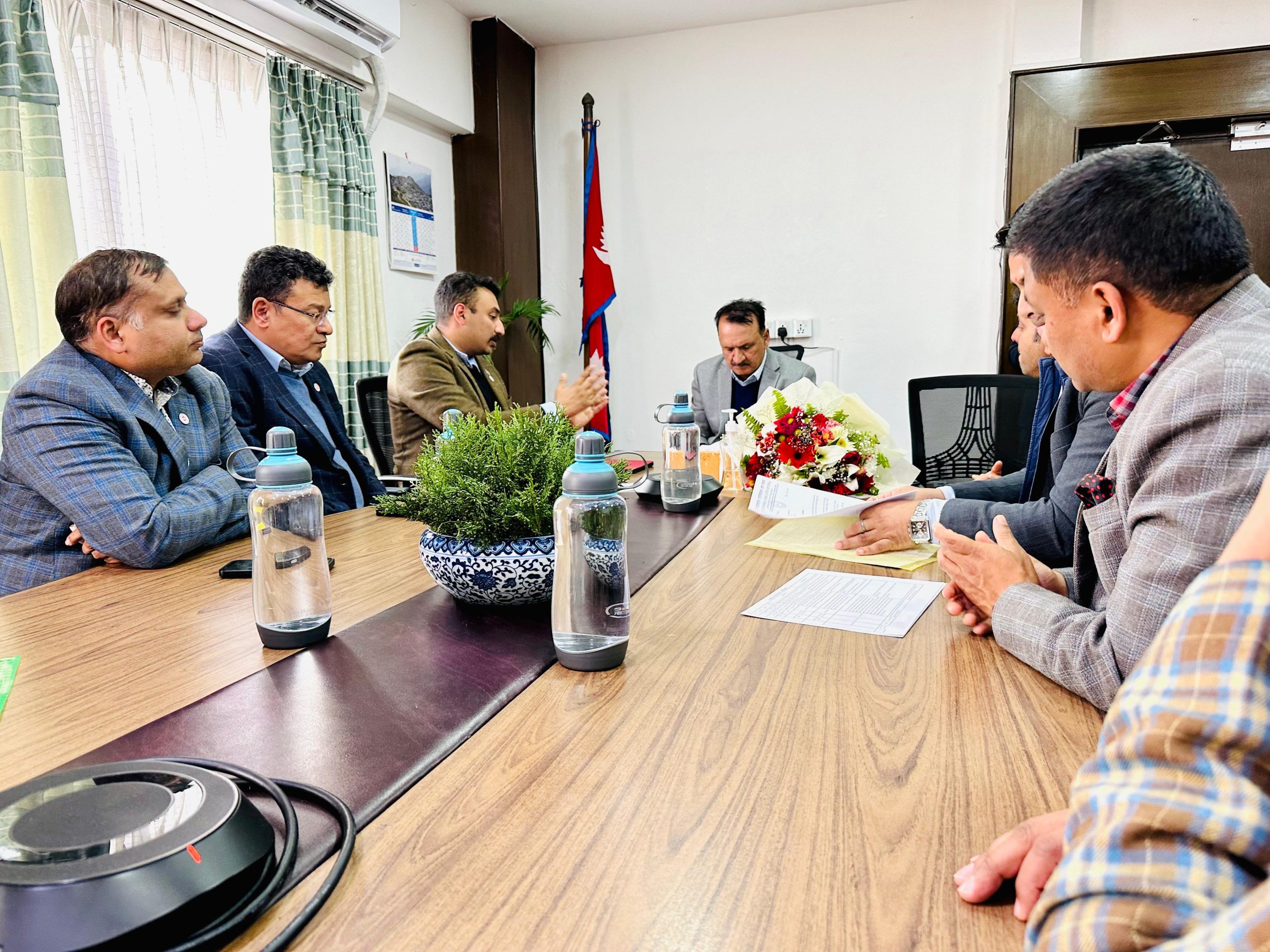 चालु पुँजी कर्जा मापदण्ड स्थगित गर्न अर्थमन्त्रीसँग नाडाको माग