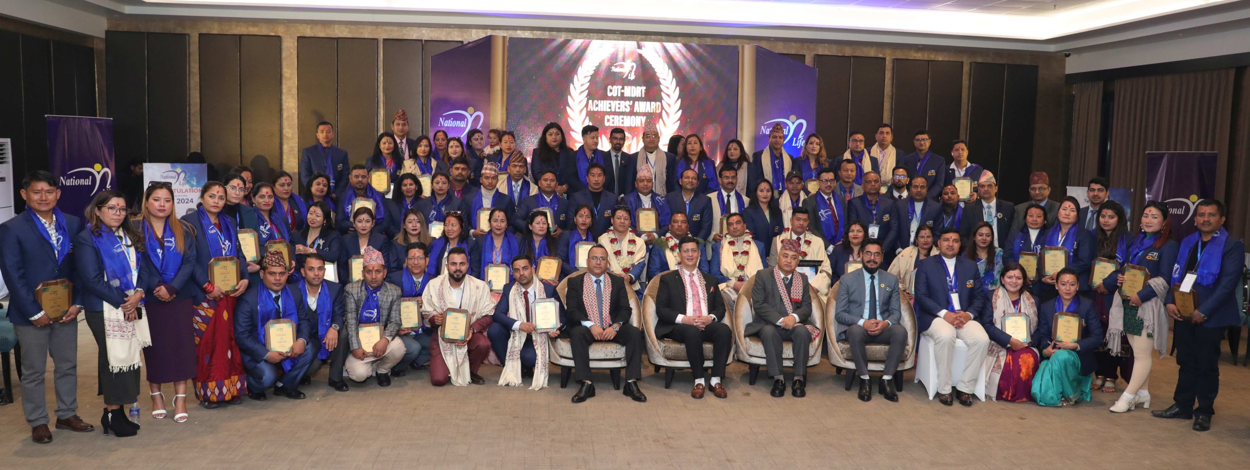 नेशनल लाइफको अभिकर्ता तालिममा मनोज गजुरेलकाे व्यङ्ग्य प्रस्तुति