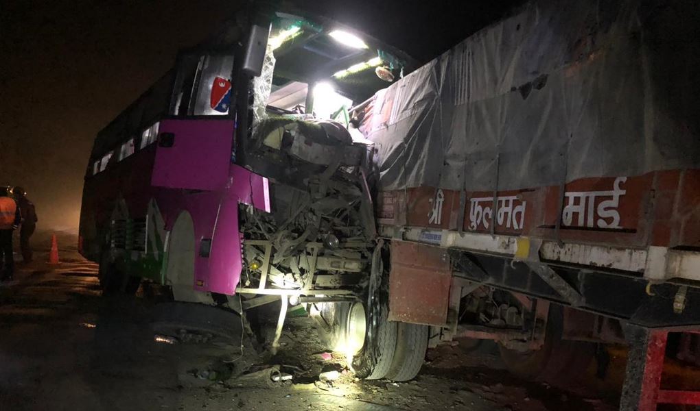 बस दुर्घटनामा २० जना घाइते