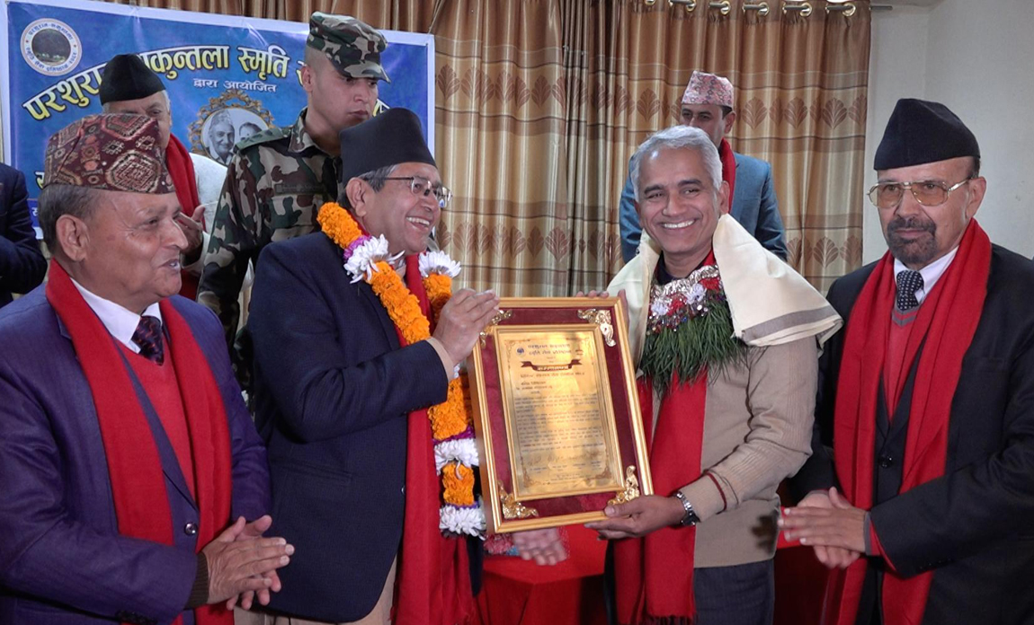 वरिष्ठ मुटुरोग विशेषज्ञ डा भगवान कोइराला सम्मानित