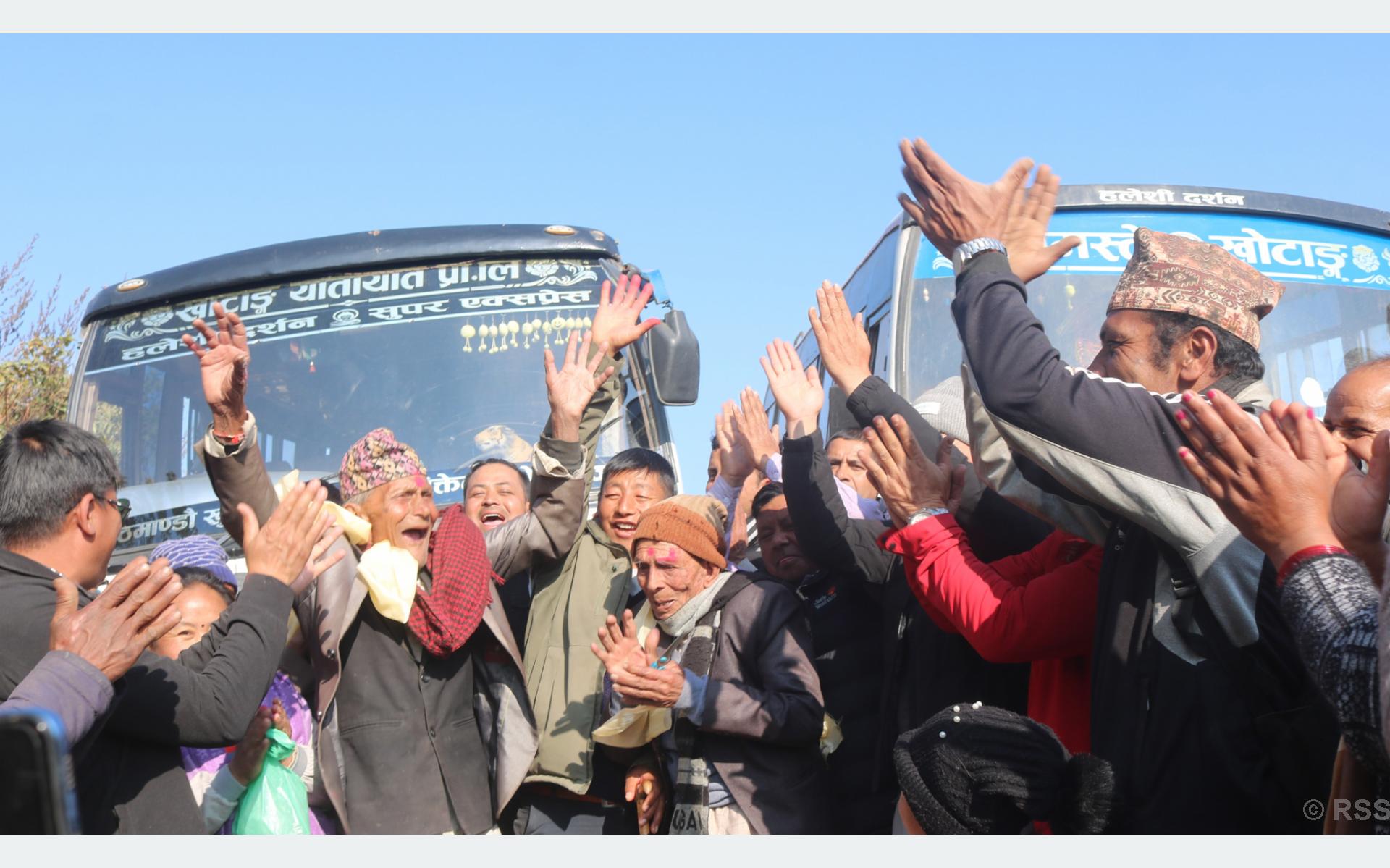 दिक्तेलको खाल्लेमा बस पुगेपछि…