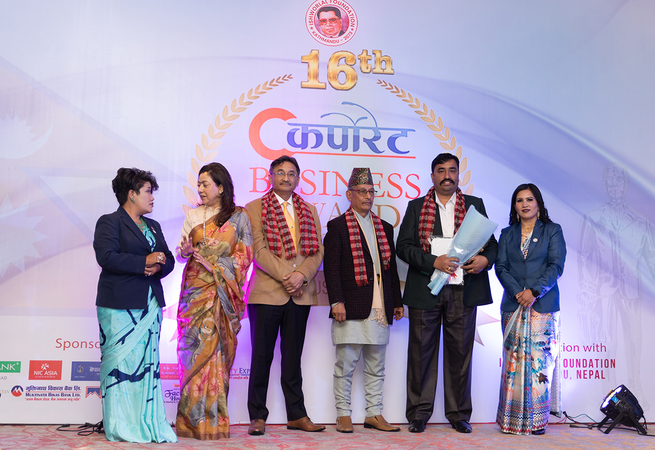 आरओके प्रडक्टका विष्णुहरि घिमिरेलाई ‘कर्पोरेट बिजनेश एक्सिलेन्सी अवार्ड, २०८०’