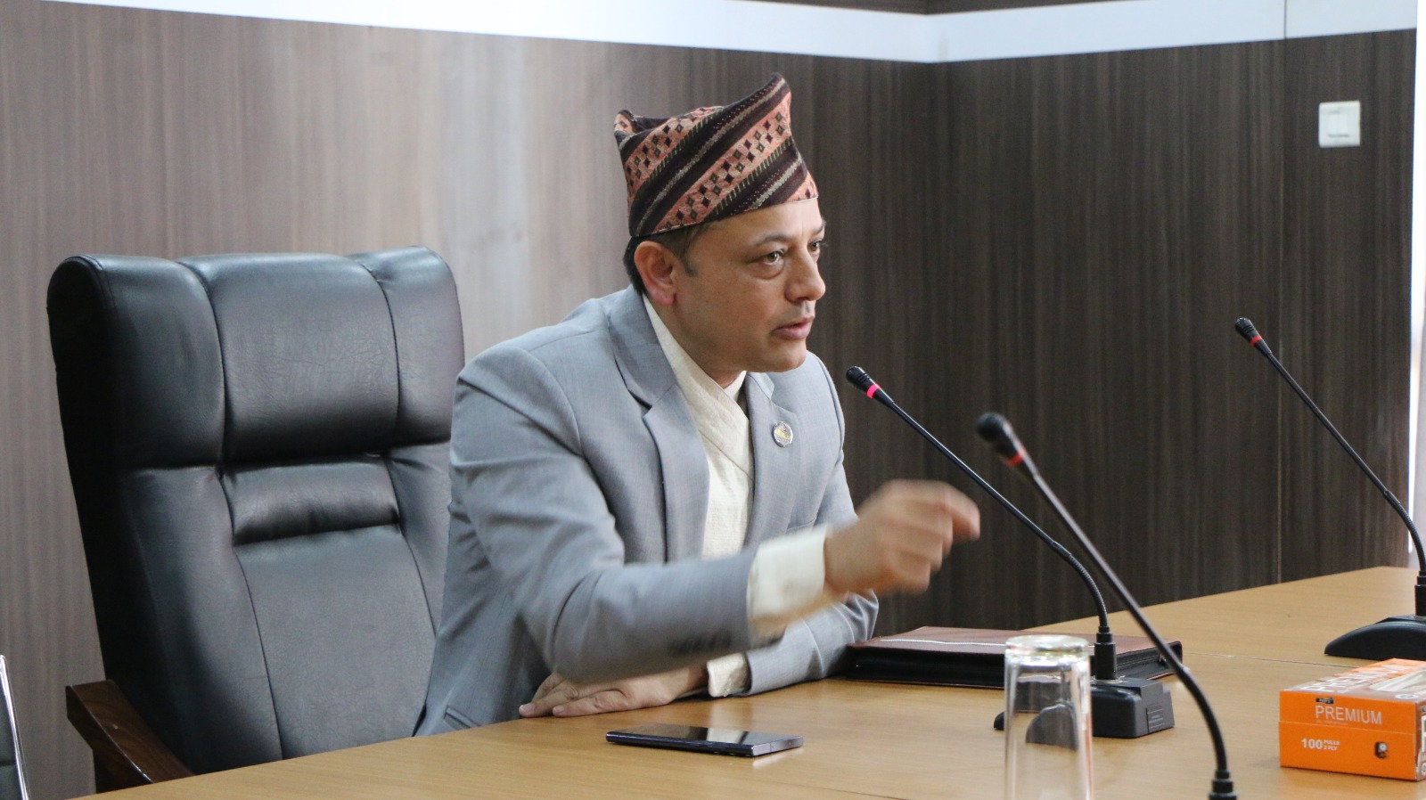 एक घण्टाभित्रमा श्रम स्वीकृति दिने व्यवस्था गर्नुः श्रममन्त्री अर्याल