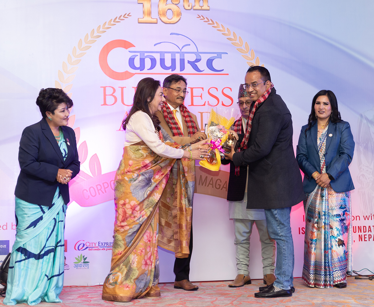 ईक्यानका अध्यक्ष भट्टराईलाई कर्पोरेट बिजनेश एक्सिलेन्सी अवार्ड