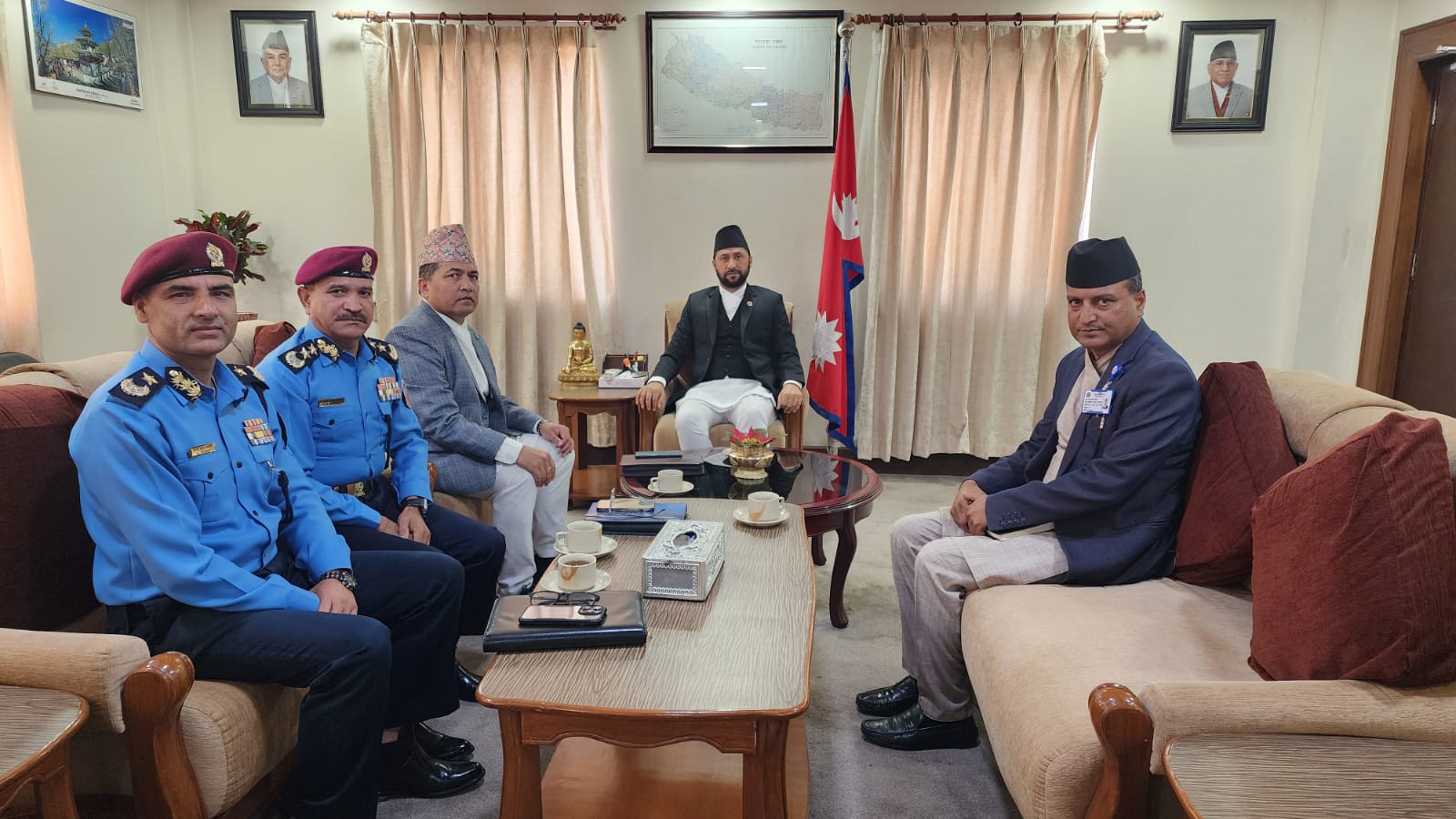 सुन तस्करी जाँचबुझ आयोगको प्रतिवेदन तत्काल कार्यान्वयन गर्न गृहमन्त्रीको निर्देशन