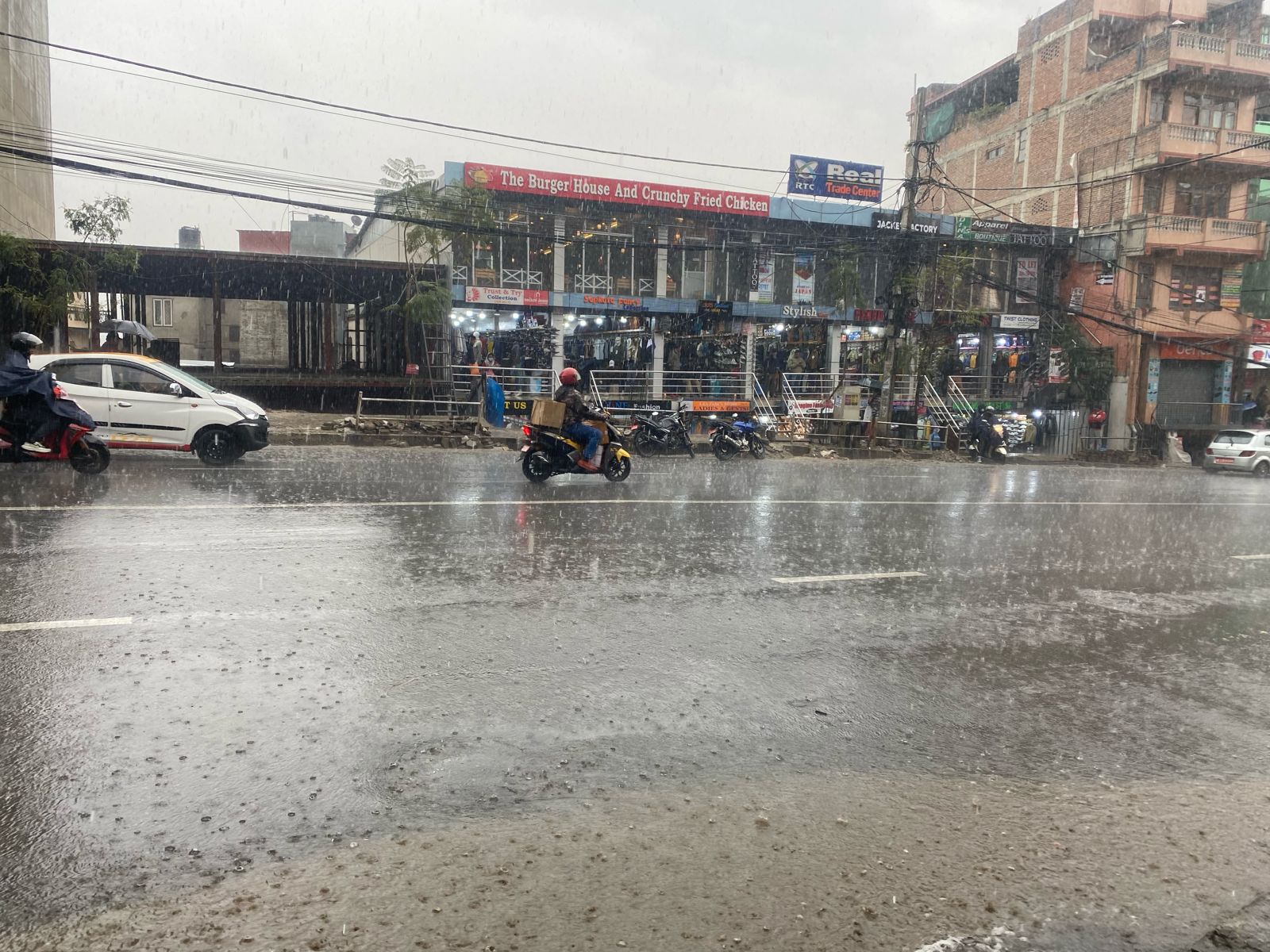 बुधबार बिहानसम्म यी स्थानमा भारी हिमपात र मध्यम वर्षाको सम्भावना