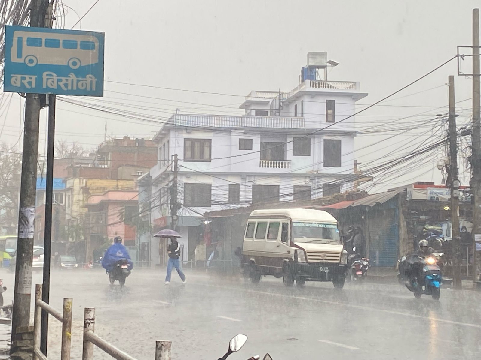 आज रातिदेखि भोलिसम्म धेरै ठाउँमा भारी वर्षा हुन सक्छ: मौसमविद्