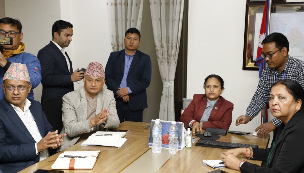 दूरदराजमा इन्टरनेट सेवा पुर्‍याउने अभियानमा सरकारस्मन्त्री शर्मा