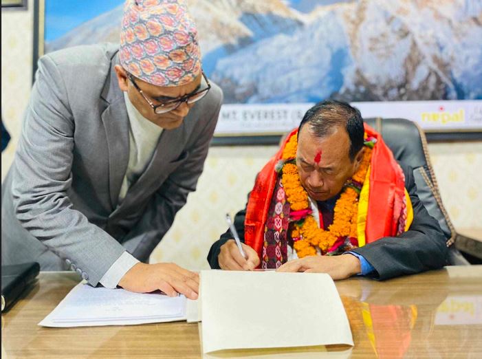 पर्यटन मन्त्री हितबहादुर तामाङले गरे पदभार ग्रहण, यस्तो छ पहिलो निर्णय