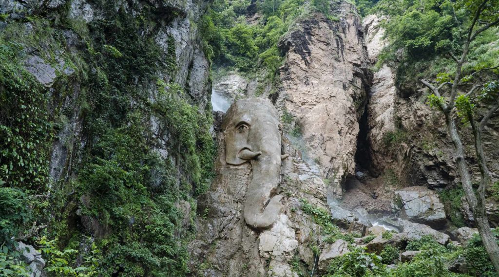 ‘ढुंगामा खोपिएका आकृति हेर्दा मान्छेसँग बोल्लान् झैं लाग्यो’